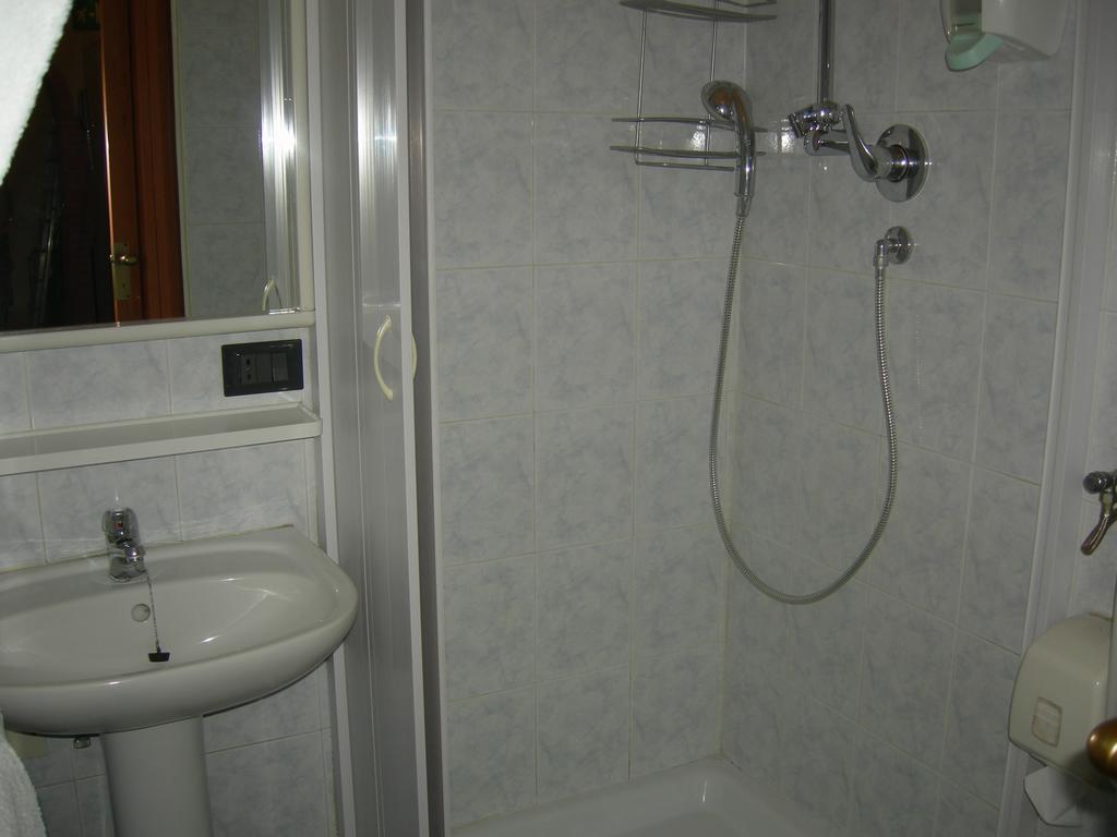 Euro Hotel *